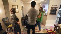 Biasanya warga AS akan memberikan bantuan makanan dan rumah sementara untuk 90 hari pertama para pengungsi. Mereka juga bisa mendapatkan beberapa layanan jangka panjang seperti kelas bahasa dan kelas kewarganegaraan, tetapi mereka diharapkan menjadi mandiri. AP/LM Otero  