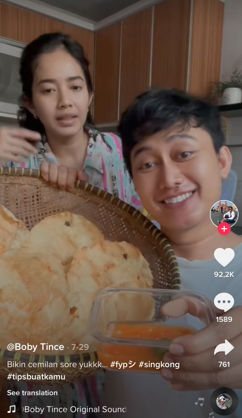 Kocak! Bobby Tince Bikin Parodi Sisca Kohl, Menunya Ikan Asin dan Singkong