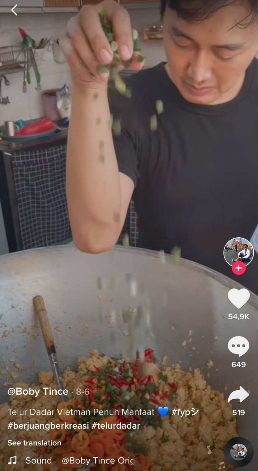 Kocak! Bobby Tince Bikin Parodi Sisca Kohl, Menunya Ikan Asin dan Singkong