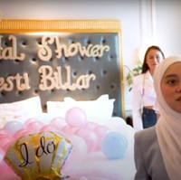 Sebelumnya Lesti Kejora dan Rizky Billar sendiri diketahui telah menggelar prosesi pengajian hingga upacara adat Balacuik Malapeh Bujang. Rencananya, akad nikah Lesti dan Rizky akan diadakan pada 19 Agustus 2021. Foto: YouTube/LESTI CHANNEL