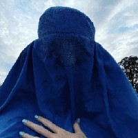 Aku belum membaca berita saat mengunggahnya, jadi itu adalah waktu yang tidak tepat (terima kasih telah mengingatkan hal itu padaku), kata Lily Cole. Ibu satu anak itu menyimpan permintaan maafnya dalam highlight Instagram berjudul My mistake ❤️”. Foto: dok. Instagram lilycole