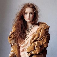 Lily Cole sebelumnya sudah mendapat teguran dari temannya karena menampilkan wajah saat selfie mengenakan burqa. Sang supermodel mengakui kesalahannya dan mencoba mengedukasi pengikutnya dengan menjelaskan situasi yang terjadi di Afghanistan. Foto: dok. Instagram lilycole