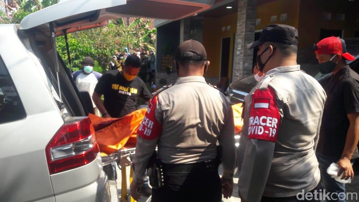 Mayat ibu dan anak ditemukan bersimbah darah dalam bagasi mobil Alphard