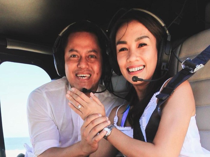 Melanie Putria dilamar.