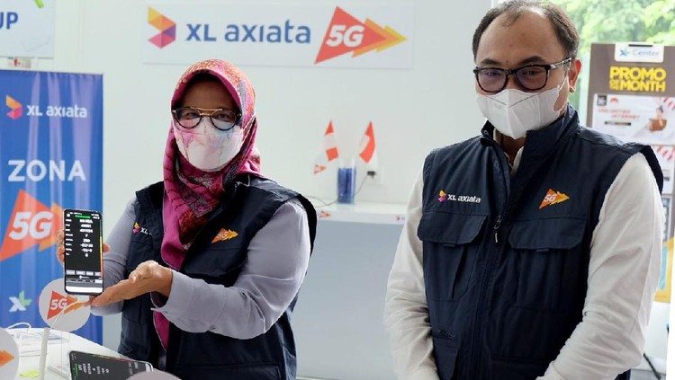 Menjajal Layanan 5G di XL Center Jakarta Sejumlah karyawan mencoba demo layanan 5G di XL Center, XL Axiata Tower, Jakarta usai Kominfo menyatakan lolos Uji Laik Operasi (ULO) untuk menggelar jaringan 5G di Indonesia.