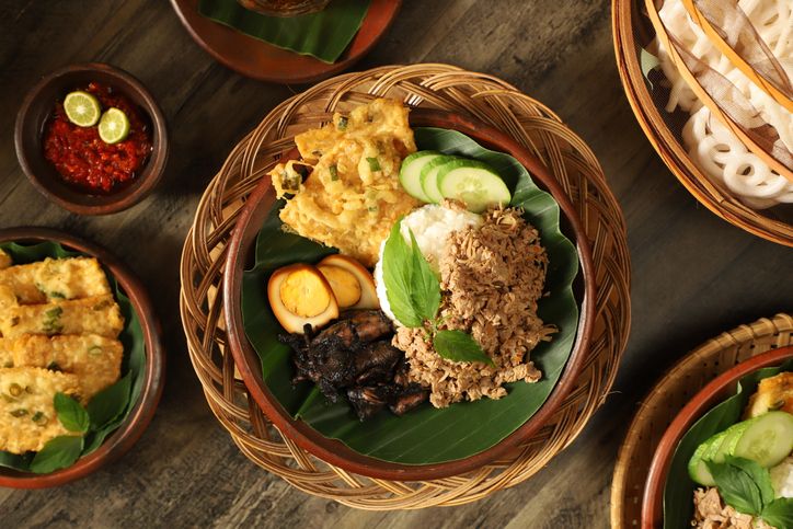 Sedep Miroso! 5 Nasi Rames dari Jawa Tengah Ini Komplet Lauknya