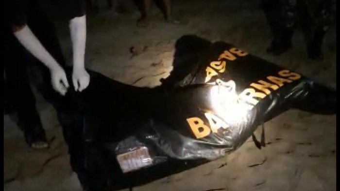 Nelayan yang hilang dalam peristiwa kapal terbalik di Pantai Blado, Trenggalek ditemukan dalam kondisi tewas. Ia ditemukan di perairan Kecamatan Panggul.