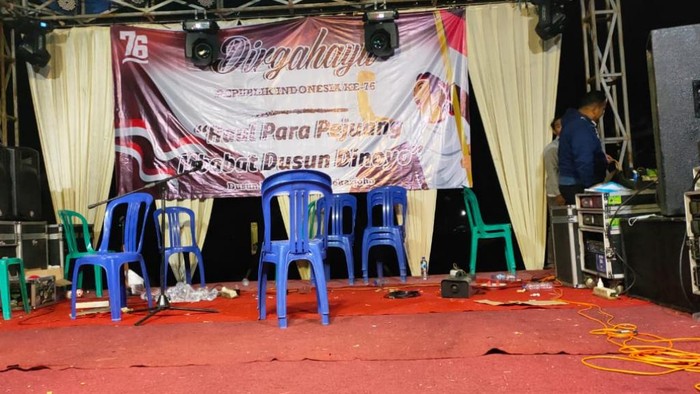 Satgas COVID-19 Kabupaten Pasuruan membubarkan orkes melayu di Desa Sekarjoho, Kecamatan Prigen. Acara yang digelar merayakan HUT RI ke-76 itu dihadiri ratusan orang dan menyebabkan kerumunan.
