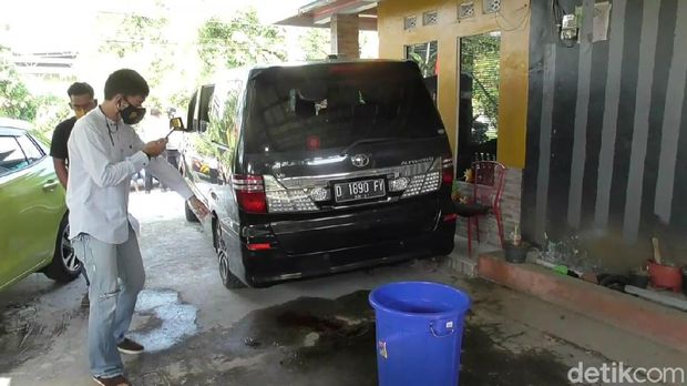 Penampakan Mobil Berisi Mayat Ibu-Anak di Subang