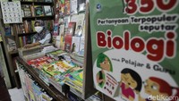 Meski sudah memasuki tahun ajaran baru sekolah minat pembeli buku masih rendah dan sepi. 