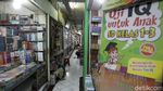Penjual Buku Bertahan di Tengah Perpanjangan PPKM