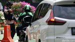 Polisi Bersenjata Jaga Ganjil-Genap di Masa PPKM