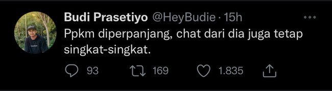 Curahan hati para kaum jomblo yang chatnya cuma dibalas singkat-singkat sama gebetan. Ya kalau gini sih sabar aja deh ya, mungkin tandanya si doi nggak tertarik sama kamu, jadi cari yang lain saja deh.. Foto: Twitter