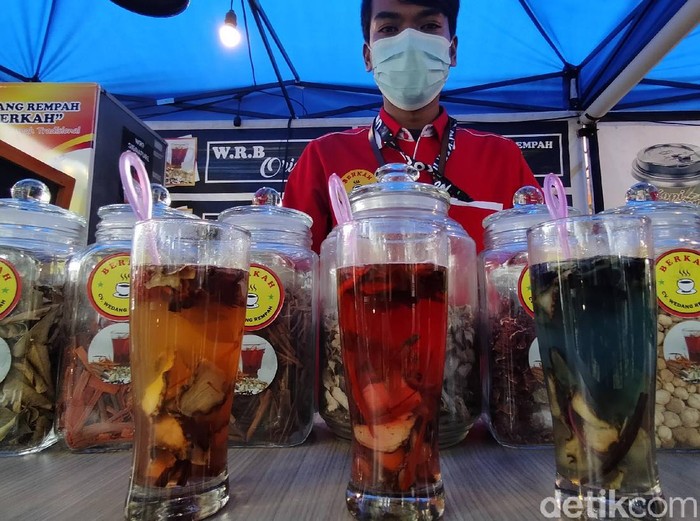 Pria Kuningan raup omzet ratusan juta dari berjualan wedang rempah