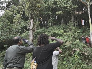 Cerita Warga Hadang Pangdam Kasuari Lalu Kibarkan Merah Putih di Pohon Pisang