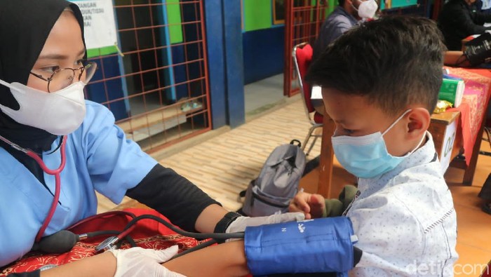 Santri di Kabupaten Bandung jalani vaksinasi COVID-19