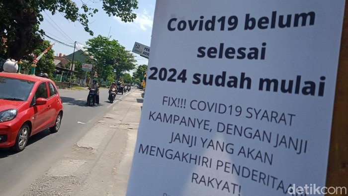 Selebaran Dilarang Sehat di Negara Sakit, Klaten, Rabu (18/8/2021).