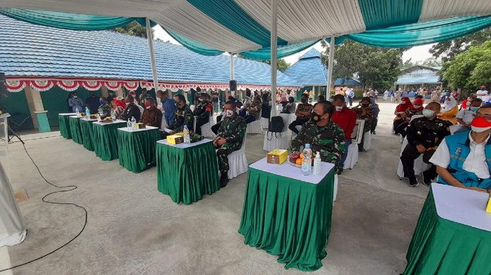 Serbuan Vaksinasi COVID-19 di Tanggerang Seribu lima ratus dosis vaksin Covid-19 habis disuntikkan ke warga pamulang tanggerang selatan dari berbagai kalangan.