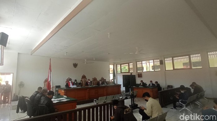Sidang Kasus Korupsi Aa Umbara