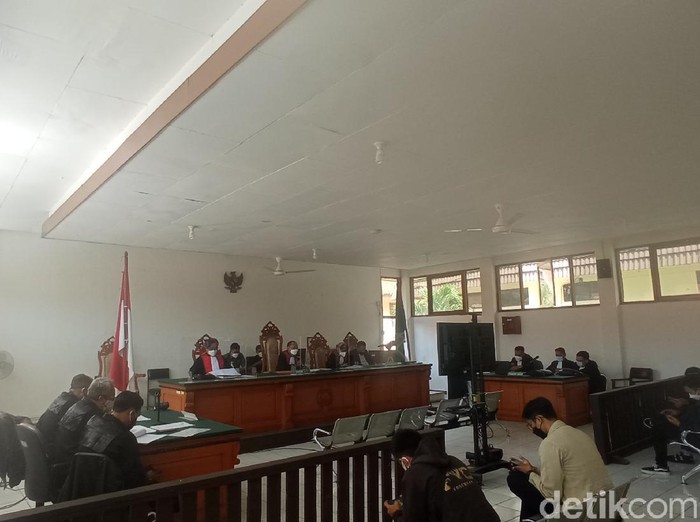 Sidang Kasus Korupsi Aa Umbara