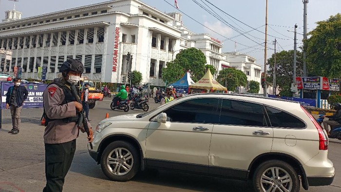 Situasi Jalan Pintu Besar Selatan Jakbar saat pemberlakuan ganjil genap menuju Jalan Gajah Mada
