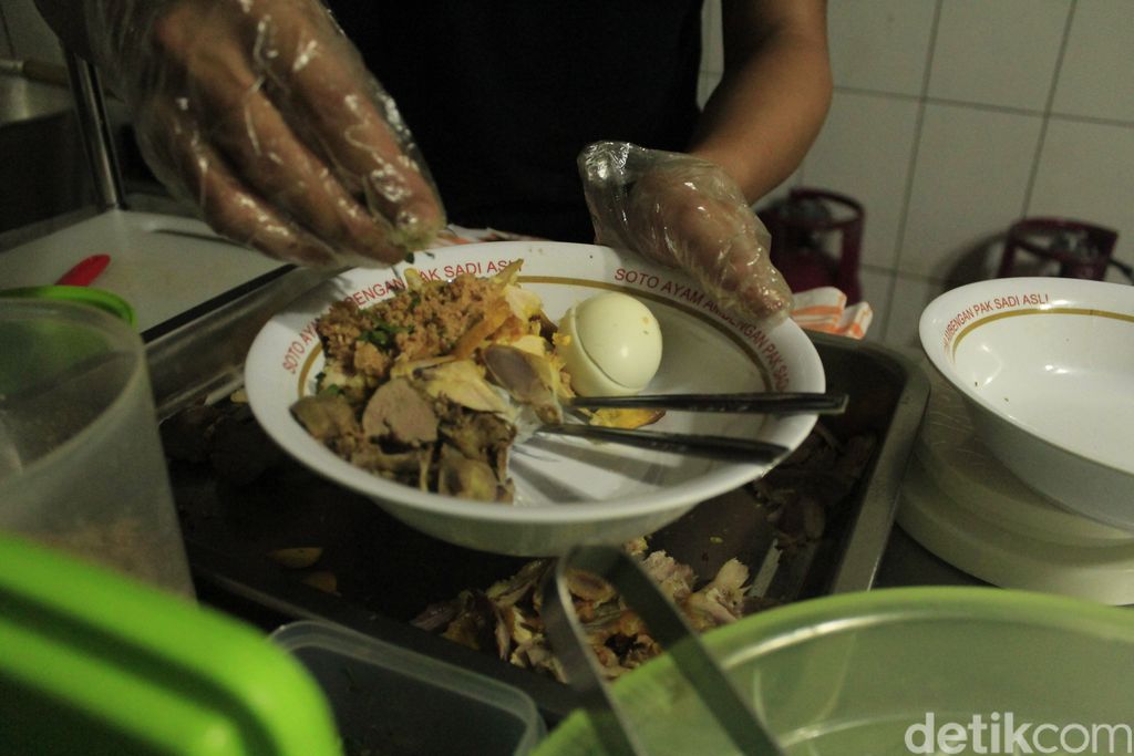 Soto Ayam Ambengan Pak Sadi Legendaris Kini Bisa Dinikmati di Bandung