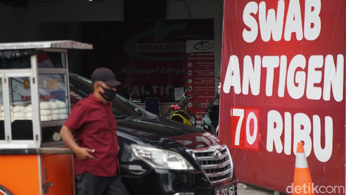 Harga tes PCR dan antigen di beberapa klinik di Jakarta resmi turun harga. Untuk PCR menjadi Rp 495 di Jawa -Bali dan Rp 525 untuk luar Jawa-Bali.