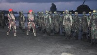 Danjen Kopassus Mayjen TNI, Mohamad Hasan, memimpin upacara penutupan  Pendidikan Prajurit Komando Angkatan 105 TA. 2021 di Pantai Permisan Cilacap, Jawa Tengah, Rabu (18/8/2021).  