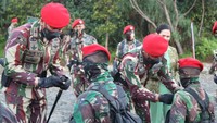 Ditekankan Danjen Kopassus, pelihara terus kemampuan kalian serta jangan lupa selalu junjung tinggi dan pertahankan derajat, nama, kehormatan dan jiwa kesatuan Para Komando pada setiap saat, tempat  dan keadaan bagaimanapun.  