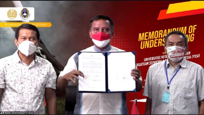 Sebagai wujud komitmen bersama dalam memajukan persepakbolaan Indonesia, PSSI menandatangani nota kesepahaman kerja sama dengan tujuh universitas. Salah satunya dengan Universitas Negeri Surabaya (Unesa) untuk memfasilitasi atlet muda dari perguruan tinggi.