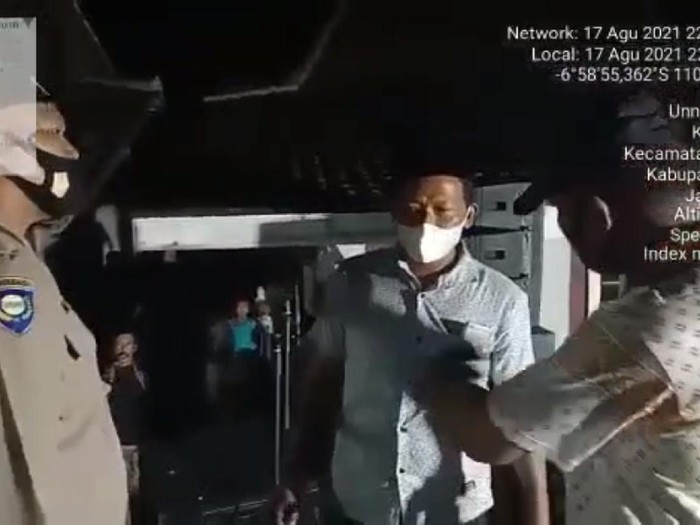Viral video pentas musik peringatan HUT ke-76 RI di Kendal dibubarkan polisi.