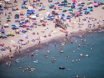 Fakta Unik Negara yang Bikin Aturan Aneh buat Turis