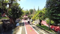 Salah satu peserta vaksin bernama Sasa mengakui pelayanan cepat dan tidak terlalu lama. Kemudian lokasinya di tempat wisata dan luas serta tidak kepanasan. (Eko Susanto/detikTravel)