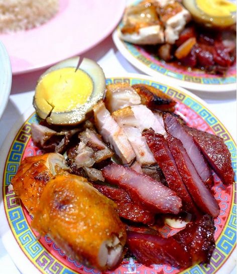 5 Rekomendasi Nasi Campur Non Halal dengan Campuran Babi Panggang