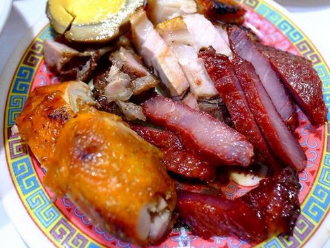 5 Rekomendasi Nasi Campur Non Halal dengan Campuran Babi Panggang