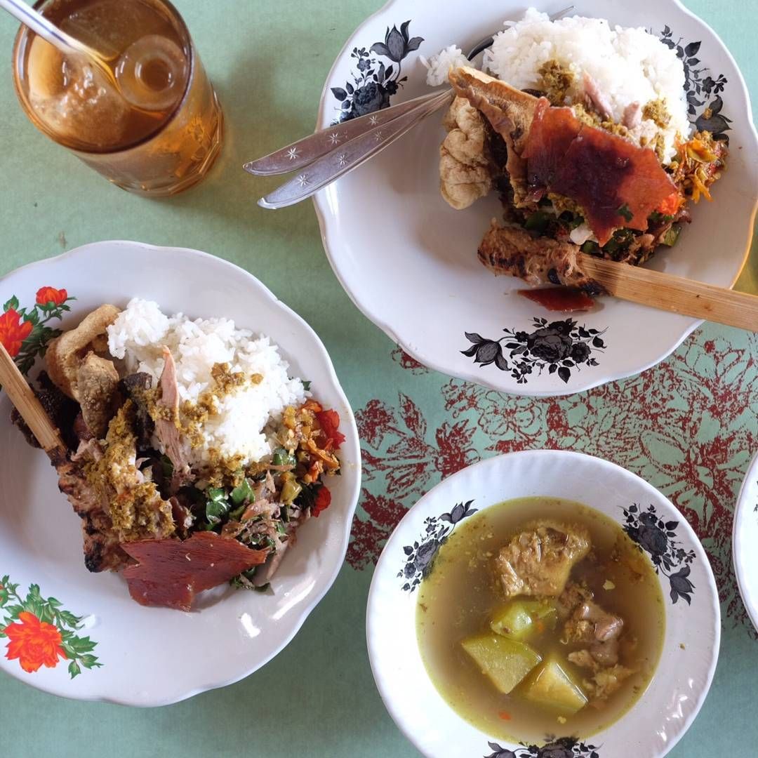 7 Nasi Babi Guling di Bali yang Renyah Gurihnya Nagih