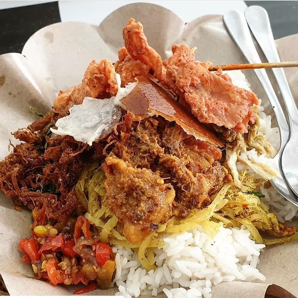 7 Nasi Babi Guling di Bali yang Renyah Gurihnya Nagih