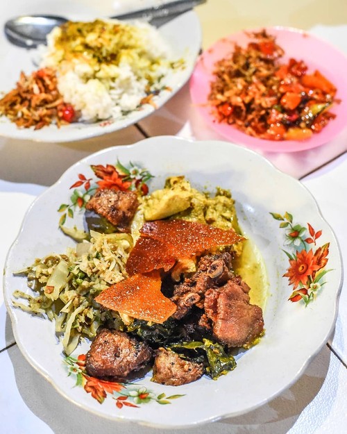 7 Nasi Babi Guling di Bali yang Renyah Gurihnya Nagih