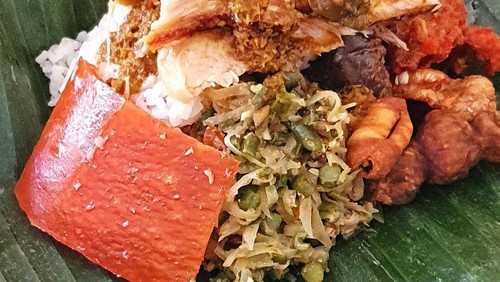7 Nasi Babi Guling di Bali yang Renyah Gurihnya Nagih