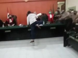 Kasus Fetish Mukena di Malang dan Aktivis Antimasker Banyuwangi Serang Hakim