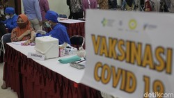 Yogyakarta juga sudah mulai menjalani vaksinasi ibu hamil dengan target 1,110 ibu hamil dari total secara keseluruhan di DIY kurang lebih 14,000 sasaran.