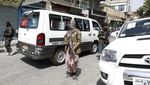 Bawa Senjata Laras Panjang, Taliban Patroli di Afghanistan