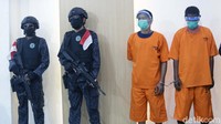 Para tersangka menyelundupkan narkoba dengan menjemputnya di laut Thailand Selatan. Barang terlarang itu kemudian diserahkan antar kapal ke kapal (ship to ship) untuk selanjutnya dibawa melintasi perairan Malaysia menuju Aceh.