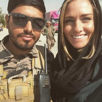 Charlotte sendiri mengakui jika Taliban secara mengejutkan bersikap lebih ramah kali ini. Ia juga mengatakan jika Taliban berjanji tidak ingin ada pertumpahan darah. Wanita 35 tahun itu tapi tidak mentah-mentah mempercayainya karena menurutnya kelompok ekstrimis tersebut telah menyiapkan daftar orang-orang yang ingin dibunuh.  Foto: Instagram @charlottebellis