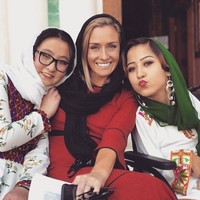 Aku ingin bicara tentang hak wanita dan anak-anak perempuan, mengenai apakah para wanita diperbolehkan bekerja dan apa anak-anak perempuan masih tetap pergi sekolah. Kepastian apa yang bisa kamu berikan kepada wanita dan anak-anak bahwa hak-hak mereka akan dilindungi? ujarnya. Foto: Instagram @charlottebellis