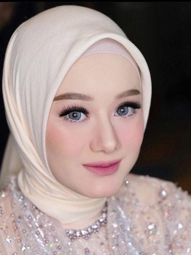 Foto Dinda Hauw yang jadi atensi warganet.