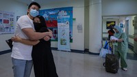 Ratusan orang meninggal dunia setiap hari di Malaysia karena COVID dengan jumlah kematian total sekarang sudah melebihi 12.500 orang. Malaysia telah mengalami lonjakan infeksi COVID-19 sejak Juli. 