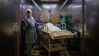 Pada awalnya, program vaksinasi Malaysia mendapat banyak kritikan, tetapi sekarang vaksinasi sudah dipercepat setelah adanya beberapa pusat vaksinasi massal.