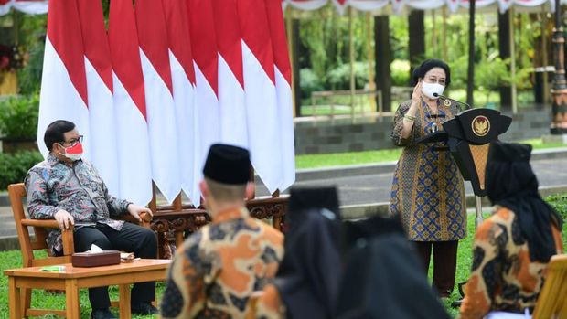 Foto/ Momen Jokowi Megawati dalam acara Purnapaskibraka tahun 2021 di halaman Istana Merdeka/ Kris - Biro Pers Sekretariat Presiden