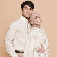 Fotografer Rio Motret mengunggah foto-foto prewedding Lesti Kejora dan Rizky Billar. Keduanya tampil memesona dalam foto prewedding berkat riasan makeup dari Rama Jee. Foto: Dok.Instagram @riomotret.